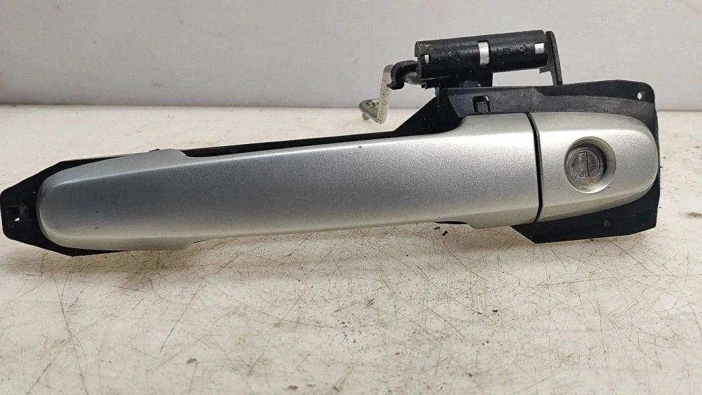 Front door exterior handle – Toyota Avensis T250 (2006-2009)