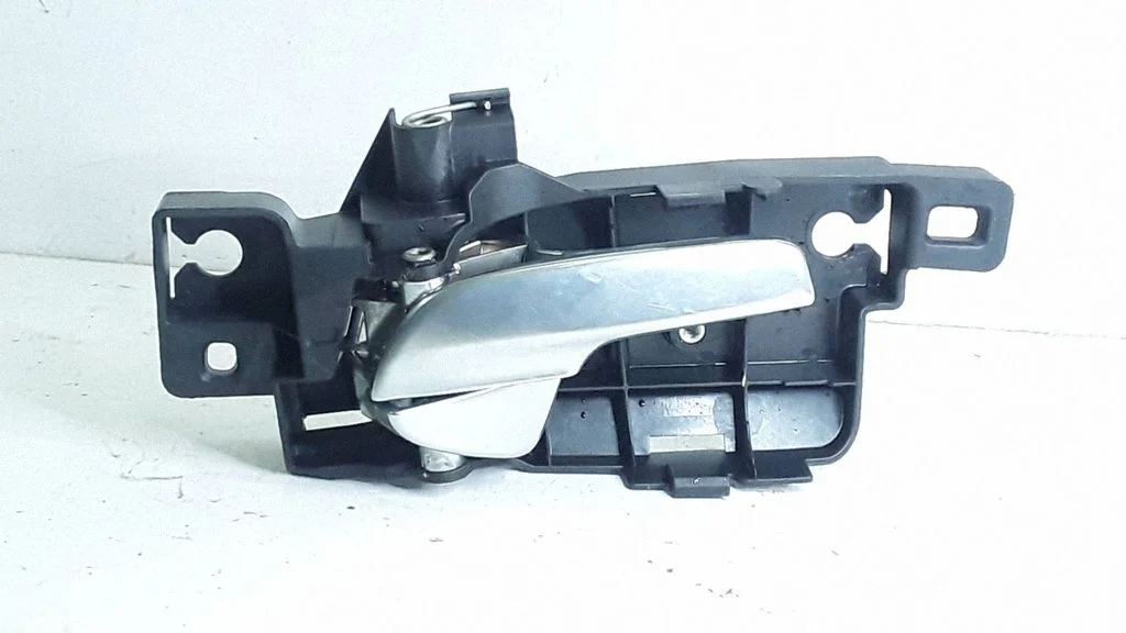 Esiukse välimine käepide 6M21U22600