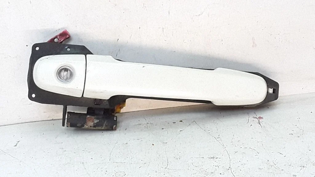Front door exterior handle – Toyota Avensis T250 (2003-2006)
