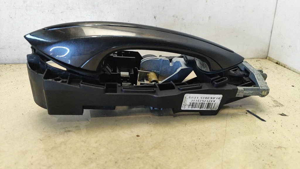 Esiukse välimine käepide 7175731
