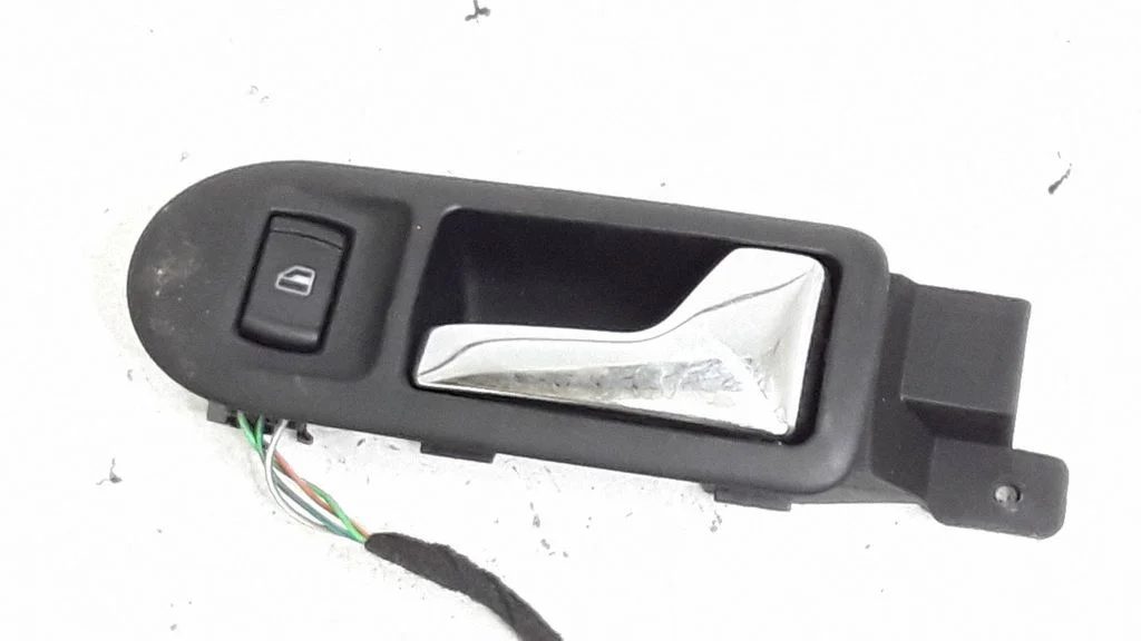 Front door interior handle – Volkswagen Passat B5 (1997-2000)