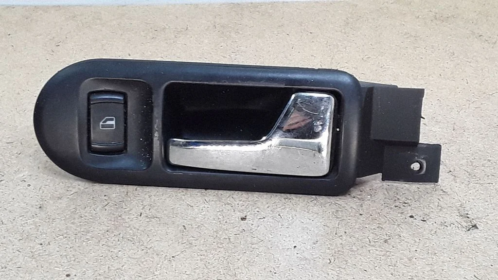 Front door interior handle – Volkswagen Passat B5 (1997-2000)
