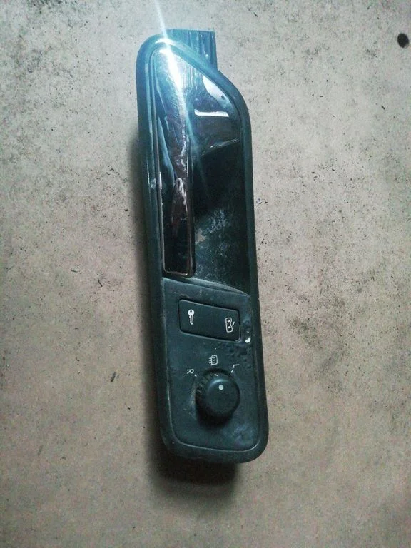 Front door interior handle – Volkswagen Touran I (2003-2010)