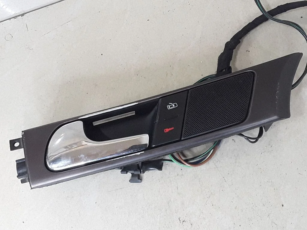 Front door interior handle – Audi A6 Allroad C5 (1999-2005)
