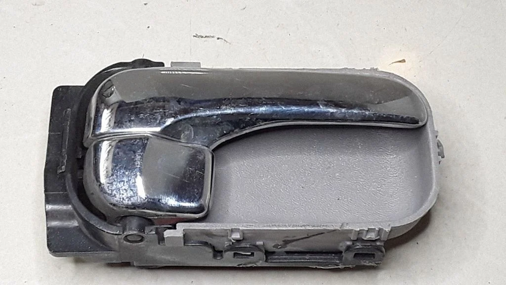 Front door interior handle – Nissan Almera N16 (2000-2010)