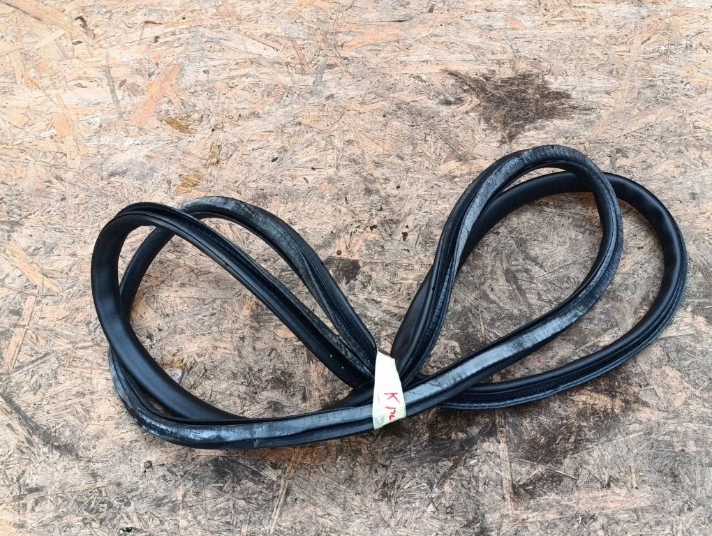 Front door rubber seal – Audi A4 S4 B7 8E 8H (2005-2008)