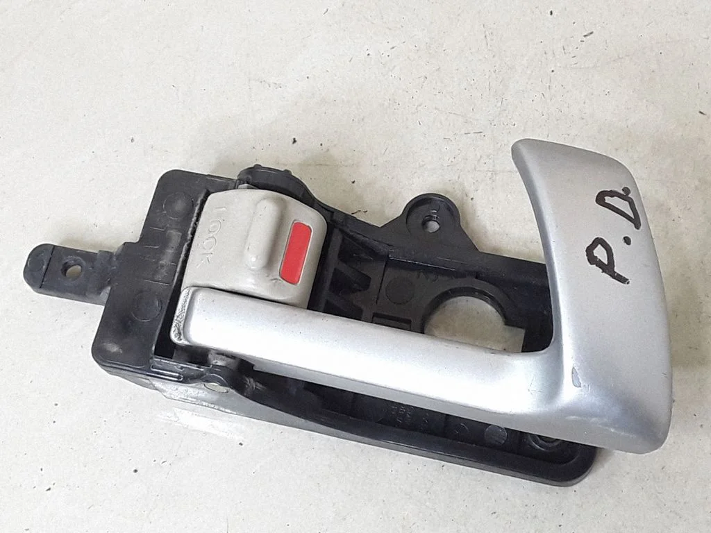 Front door interior handle – Hyundai Santa Fe (2006-2012)