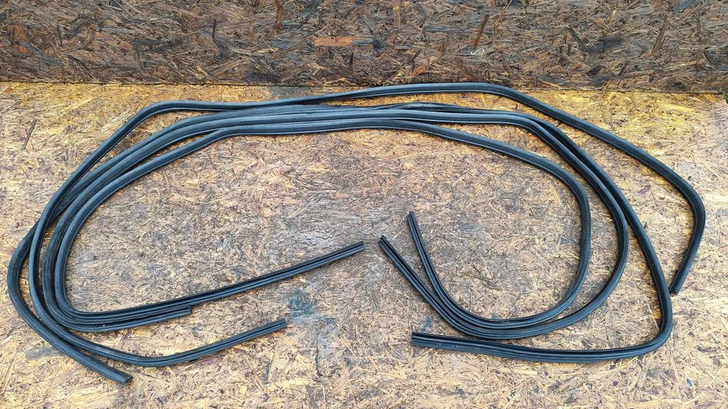 Uszczelka drzwi przednich (na karoserii) – Ford S-MAX (2006-2015)