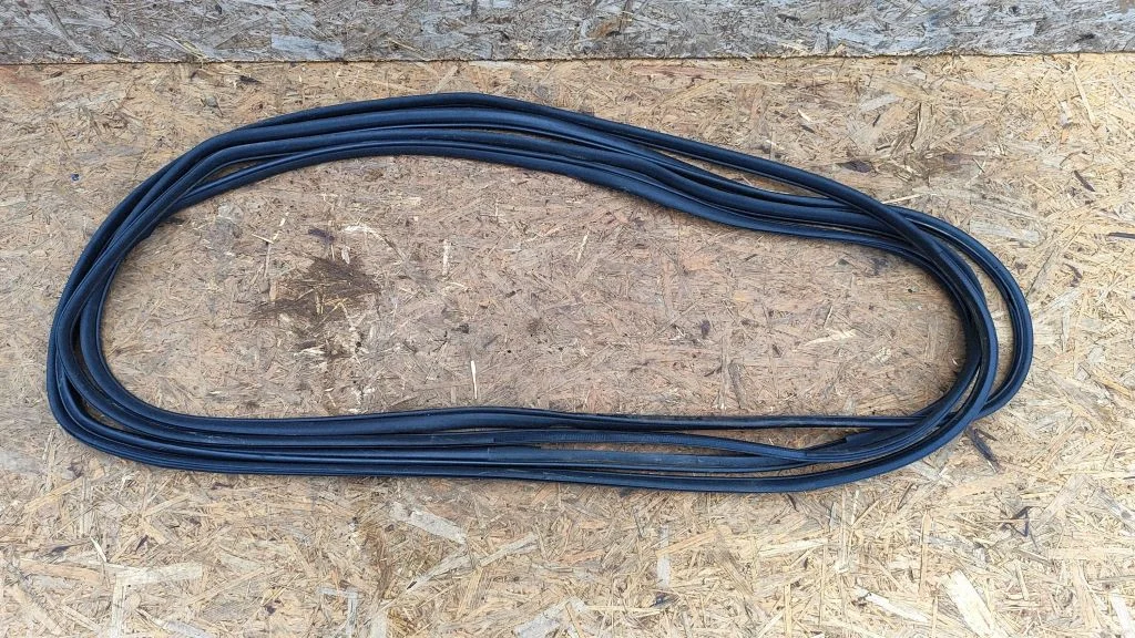 Uszczelka drzwi przednich (na karoserii) – Subaru Legacy (2010-2016)