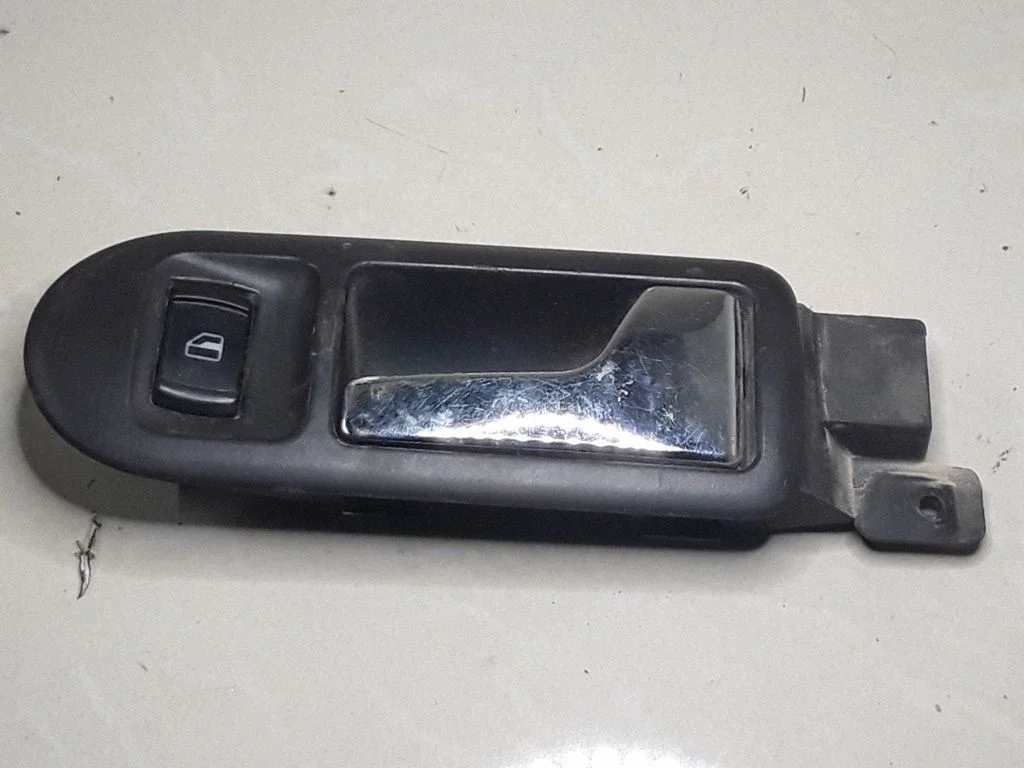 Front door interior handle – Volkswagen Passat B5 (1997-2000)