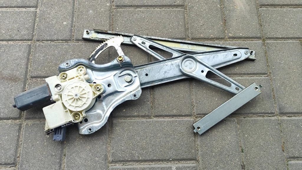 Front door window regulator with motor 994024