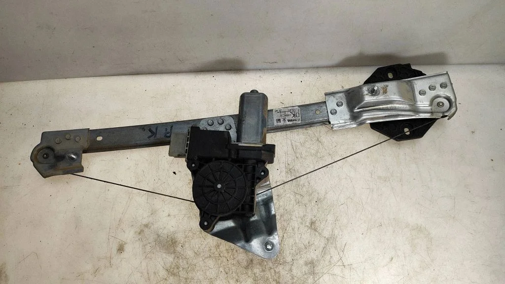 Front door window regulator with motor 8071211440R