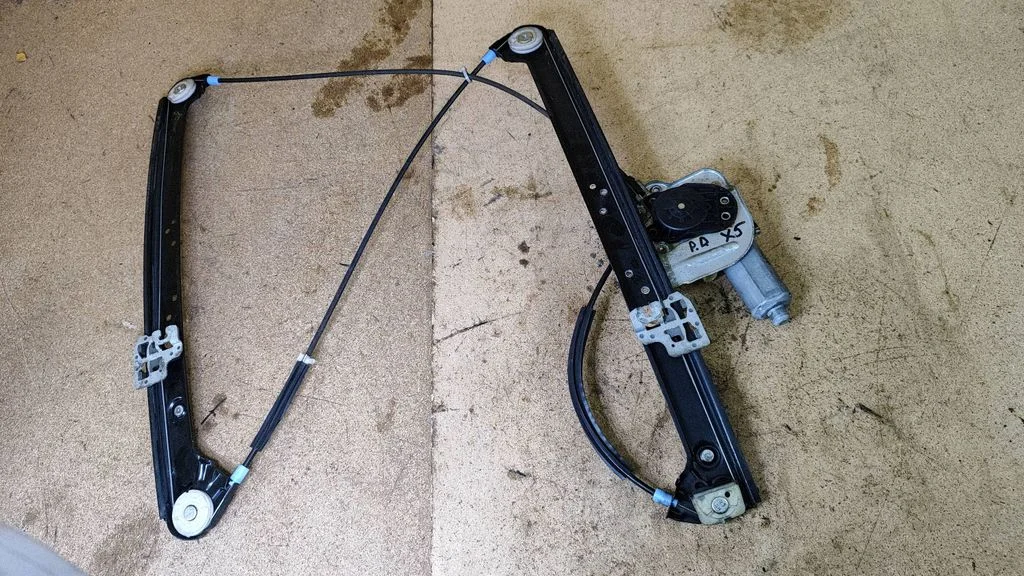 Front door window regulator with motor – BMW X5 E53 (1999-2006)