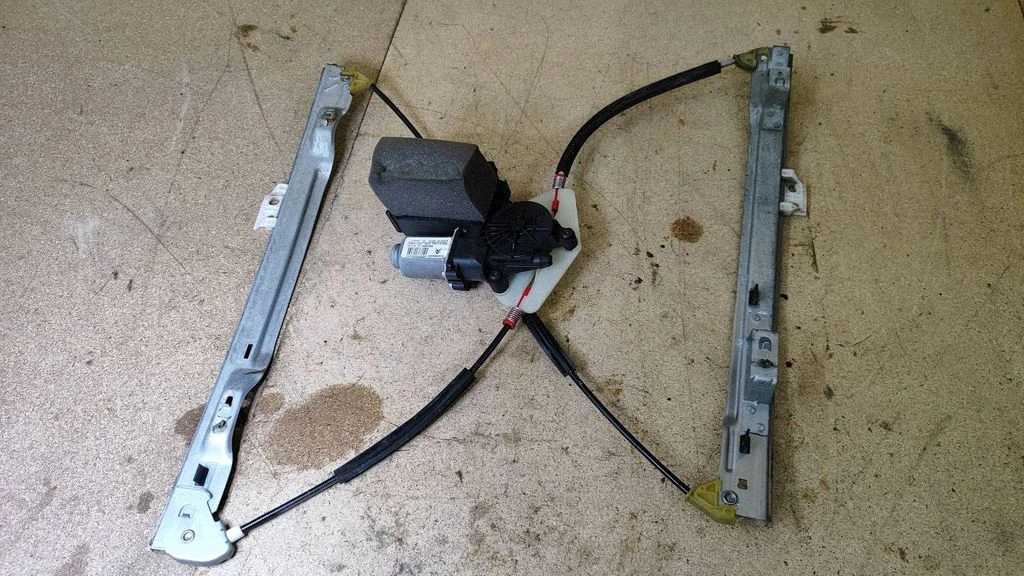 Front door window regulator with motor 9682495580