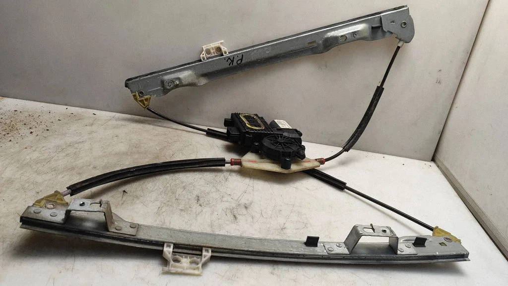 Front door window regulator with motor 9654087680