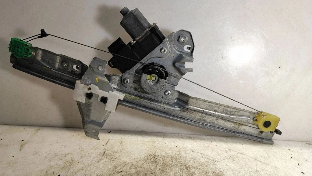 Front door window regulator with motor 9657247680