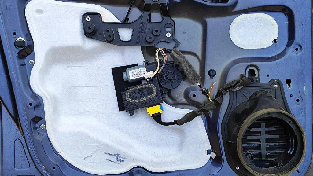 Front door window regulator with motor 9654087680