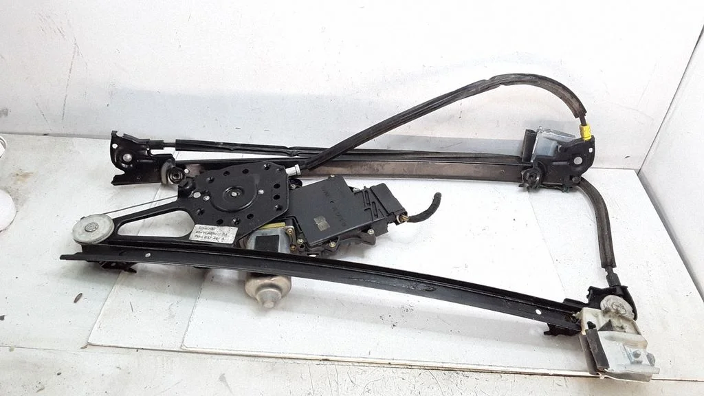 Front door window regulator with motor – Ford Galaxy (1995-2000)