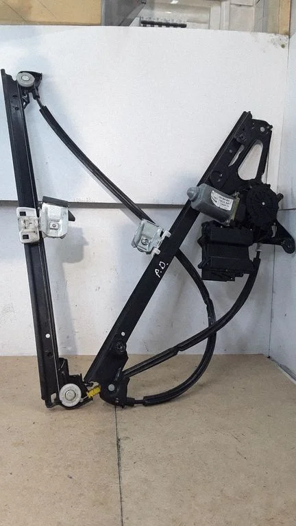 Front door window regulator with motor 7M3837402