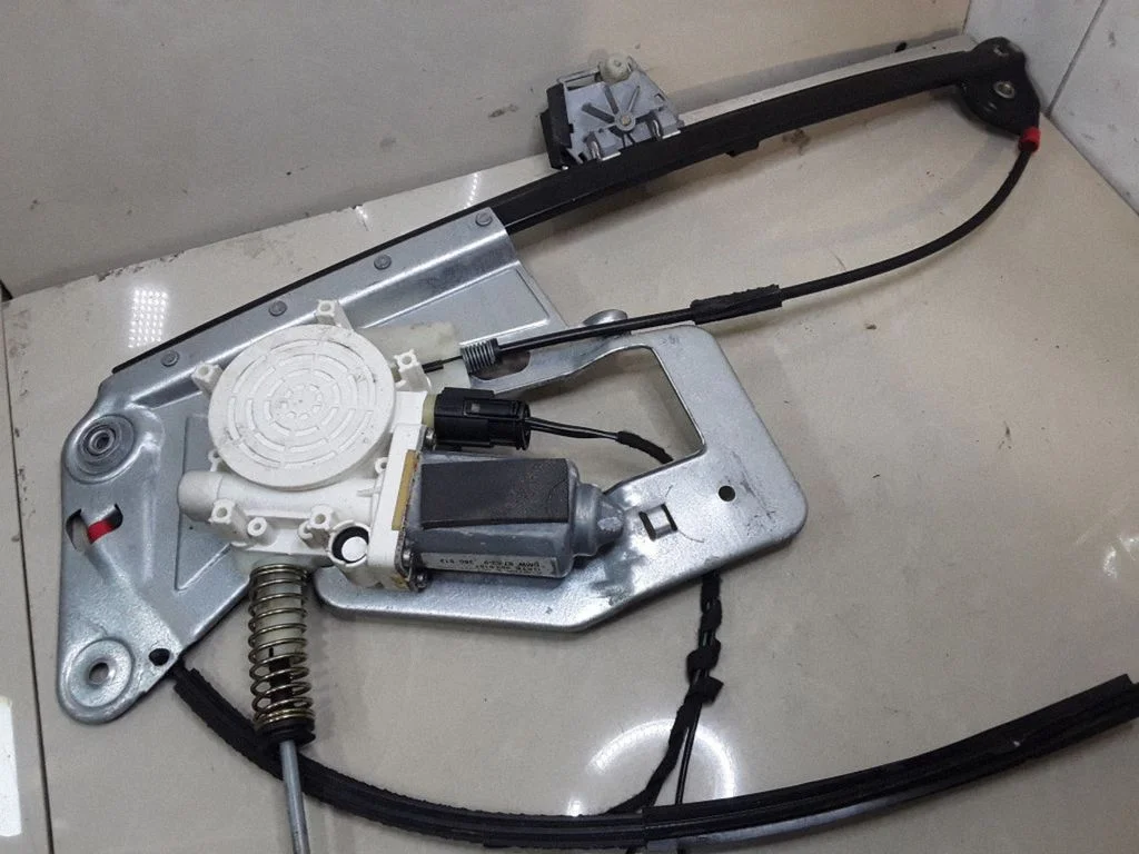 Esiukse elektriline aknatõstuk mootoriga – BMW 5-seeria E39 (1996-2003)