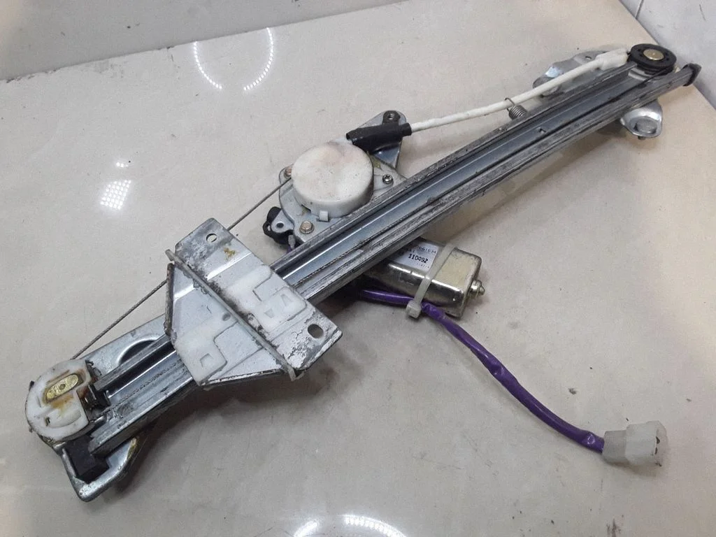 Front door window regulator with motor 30620161634