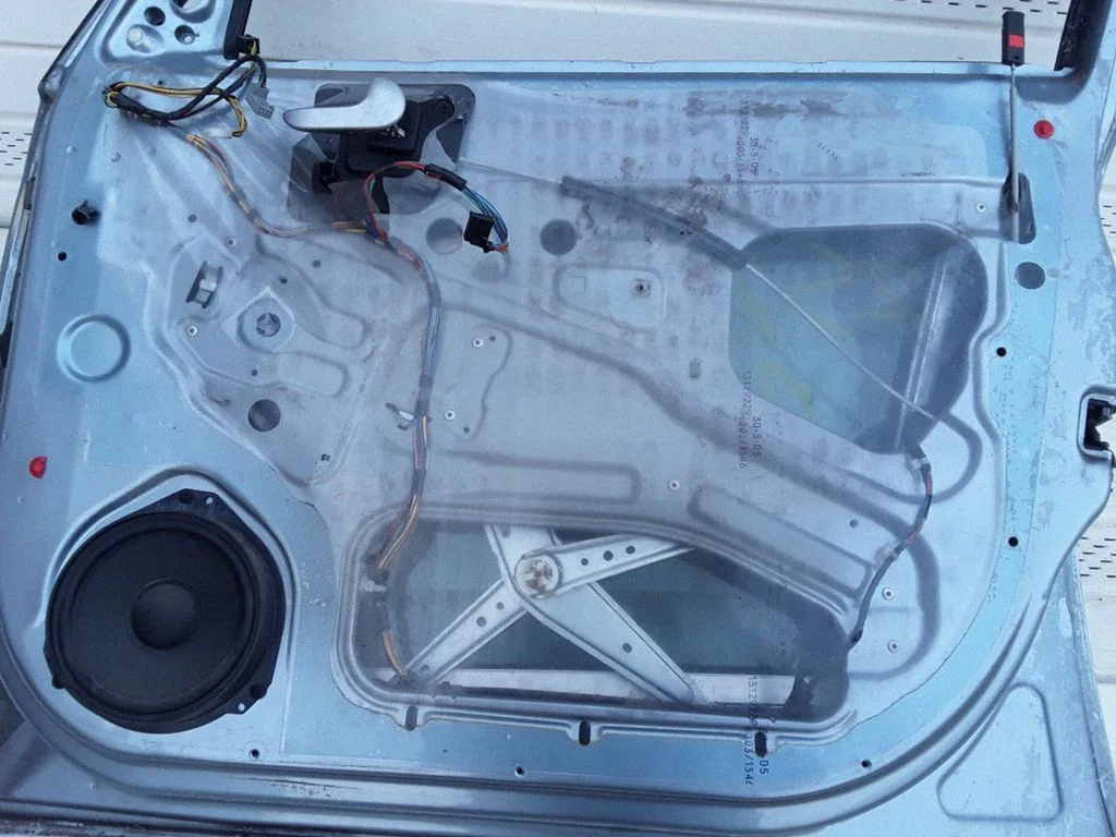 Esiukse elektriline aknatõstuk mootoriga – Opel Meriva A (2003-2010)