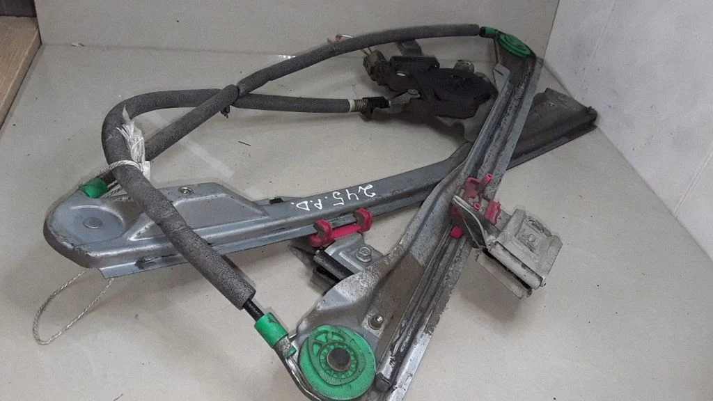 Front door window regulator with motor XS4123200