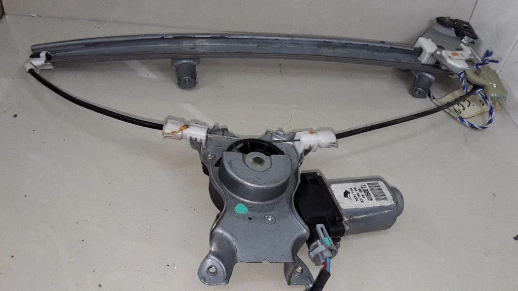 Front door window regulator with motor 400600T2