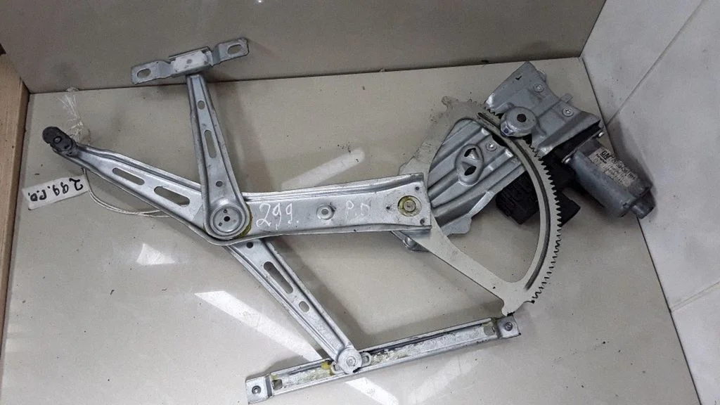 Front door window regulator with motor 13132435