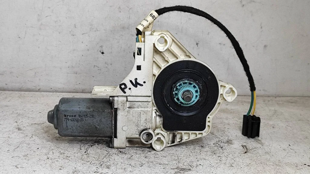 Front door window regulator motor 8K0959801A