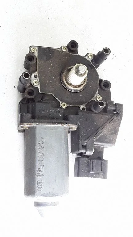 Front door window regulator motor – Audi A6 S6 C4 4A (1994-1997)