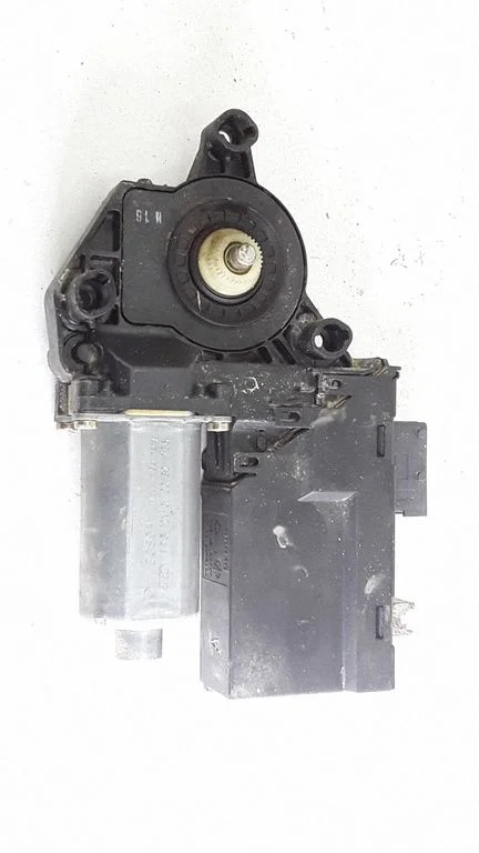 Front door window regulator motor – Peugeot 307 (2001-2005)