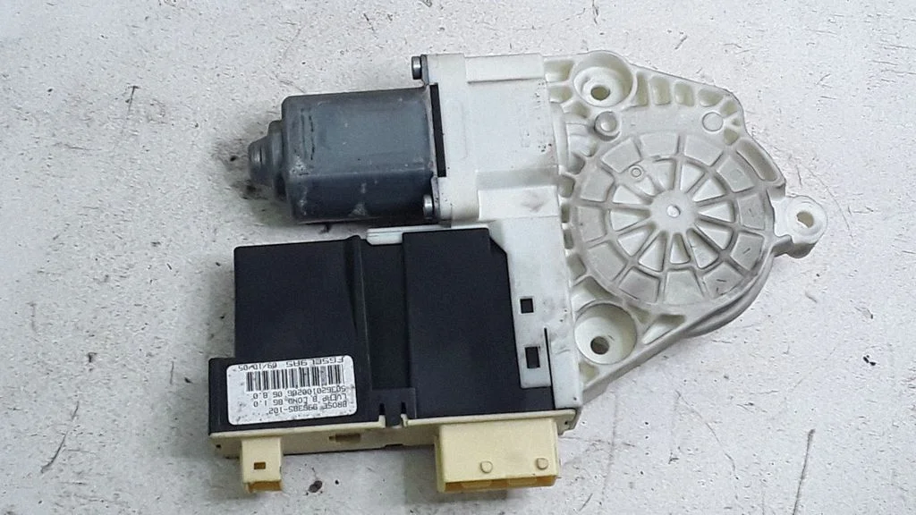 Front door window regulator motor – Peugeot 307 (2001-2005)