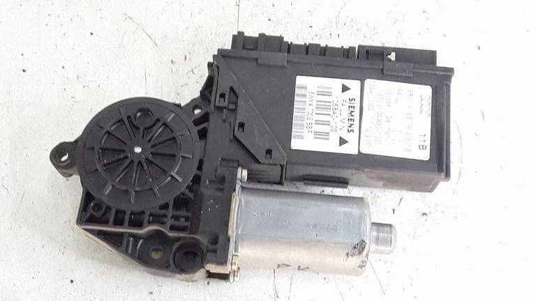 Front door window regulator motor – Audi A4 S4 B6 8E 8H (2001-2005)