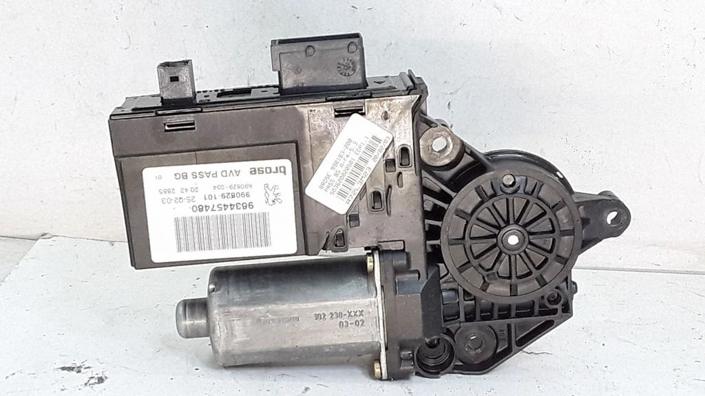 Front door window regulator motor – Peugeot 307 (2001-2005)