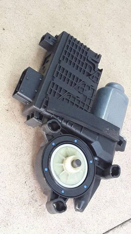 Front door window regulator motor – Citroen C4 I (2004-2010)