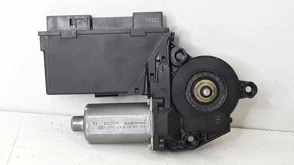 Front door window regulator motor – Audi A4 S4 B6 8E 8H (2001-2005)