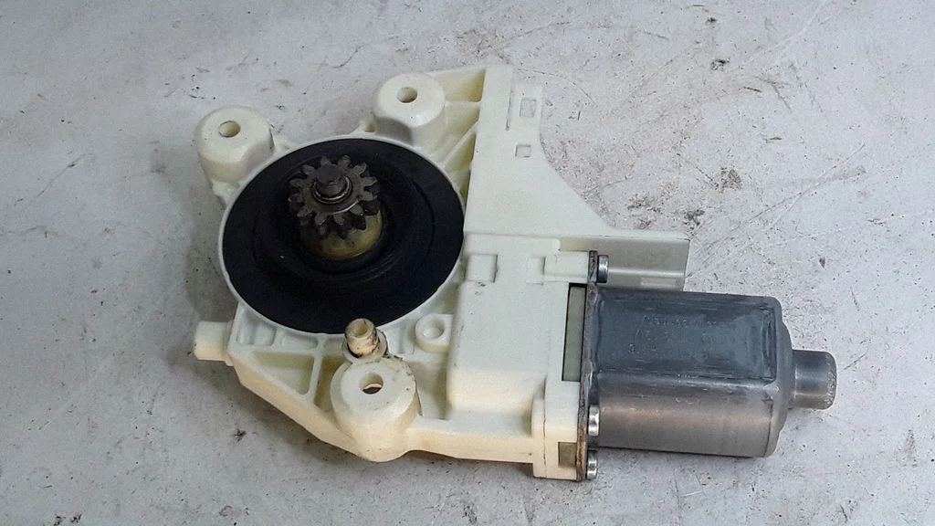 Front door window regulator motor – Ford Focus C-MAX (2003-2010)