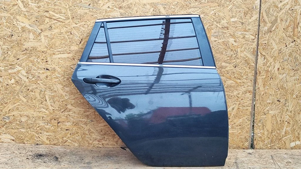 Rear door GS1D72010