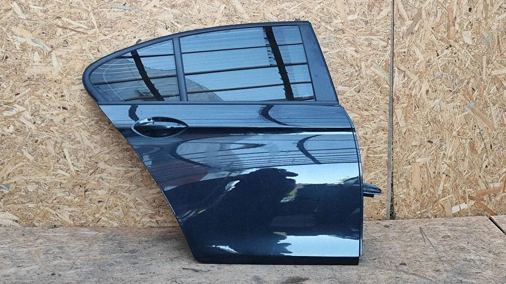 Rear door – right