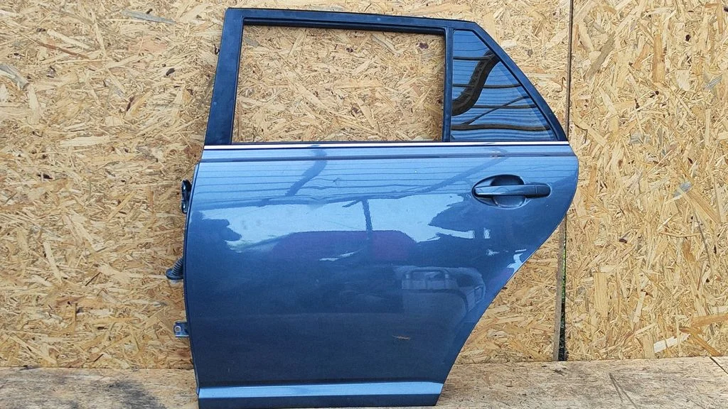 Rear door – left