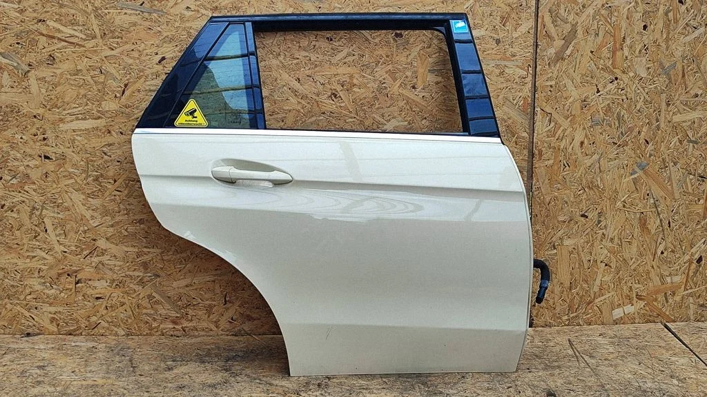 Rear door – right