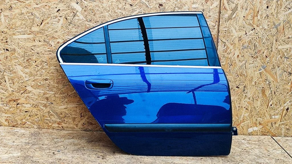Rear door – right