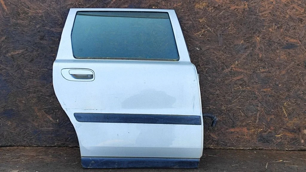 Rear door – right