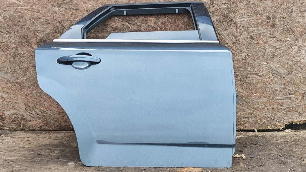 Rear door – right