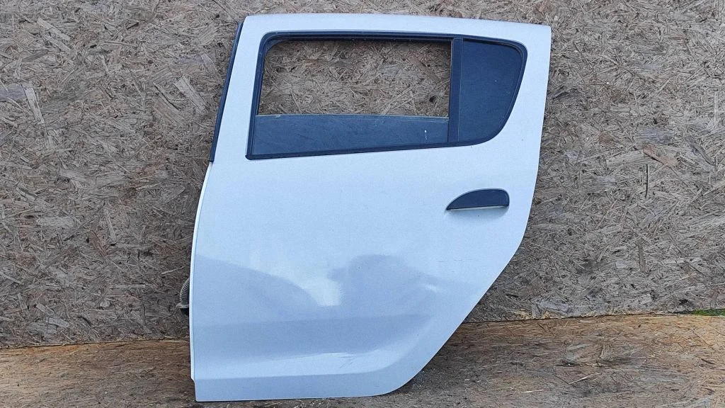 Rear door E1743R00097