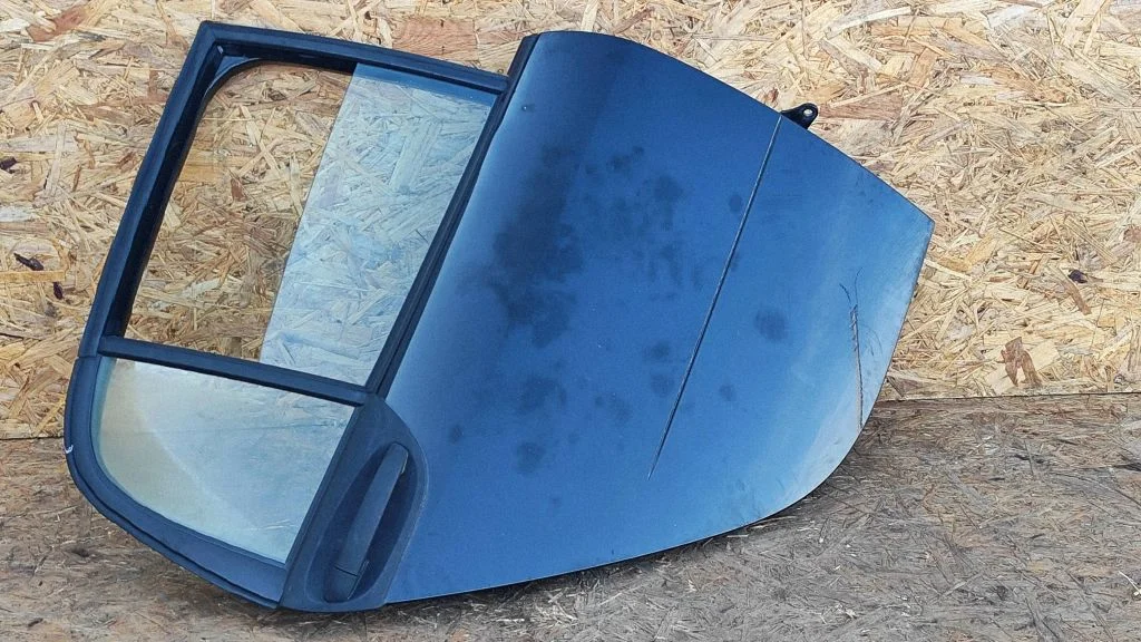 Rear door – right