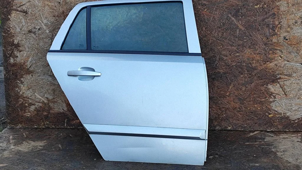 Rear door – right