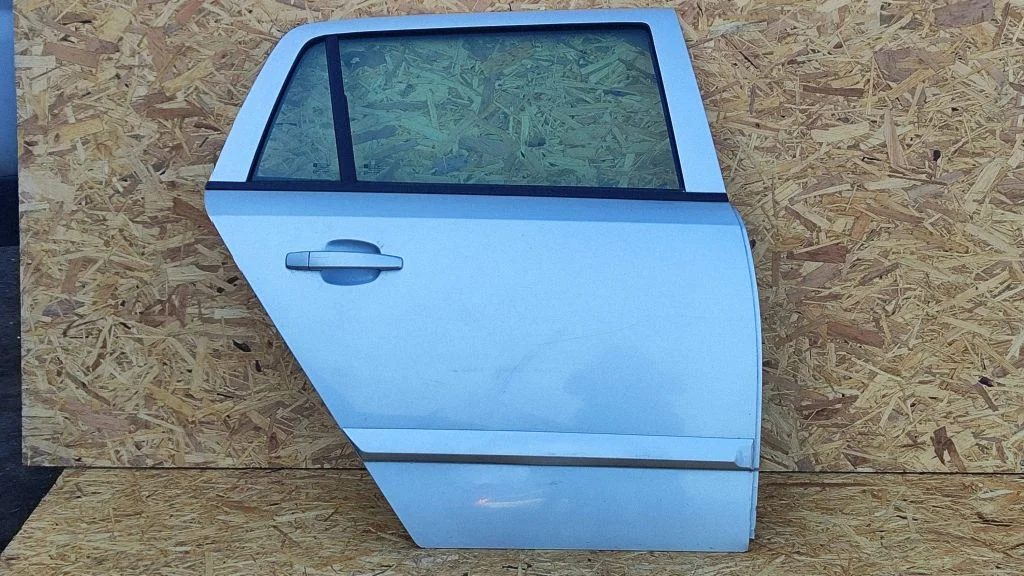 Rear door – right