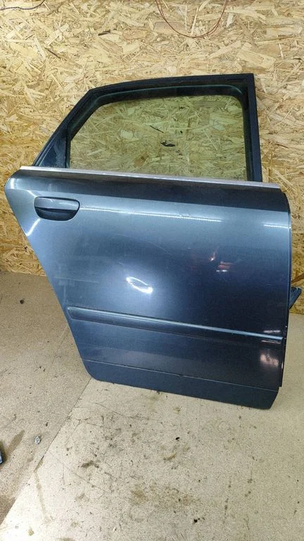 Rear door – right